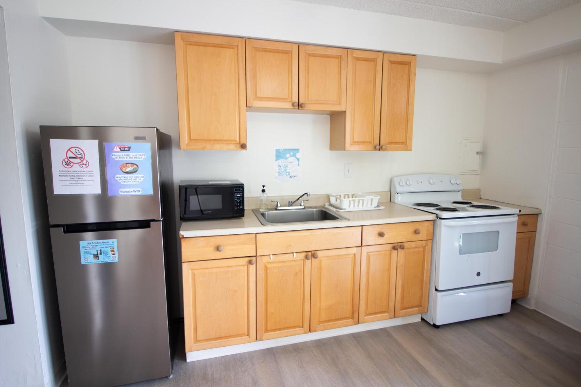 Waikiki Beachside Hostel *