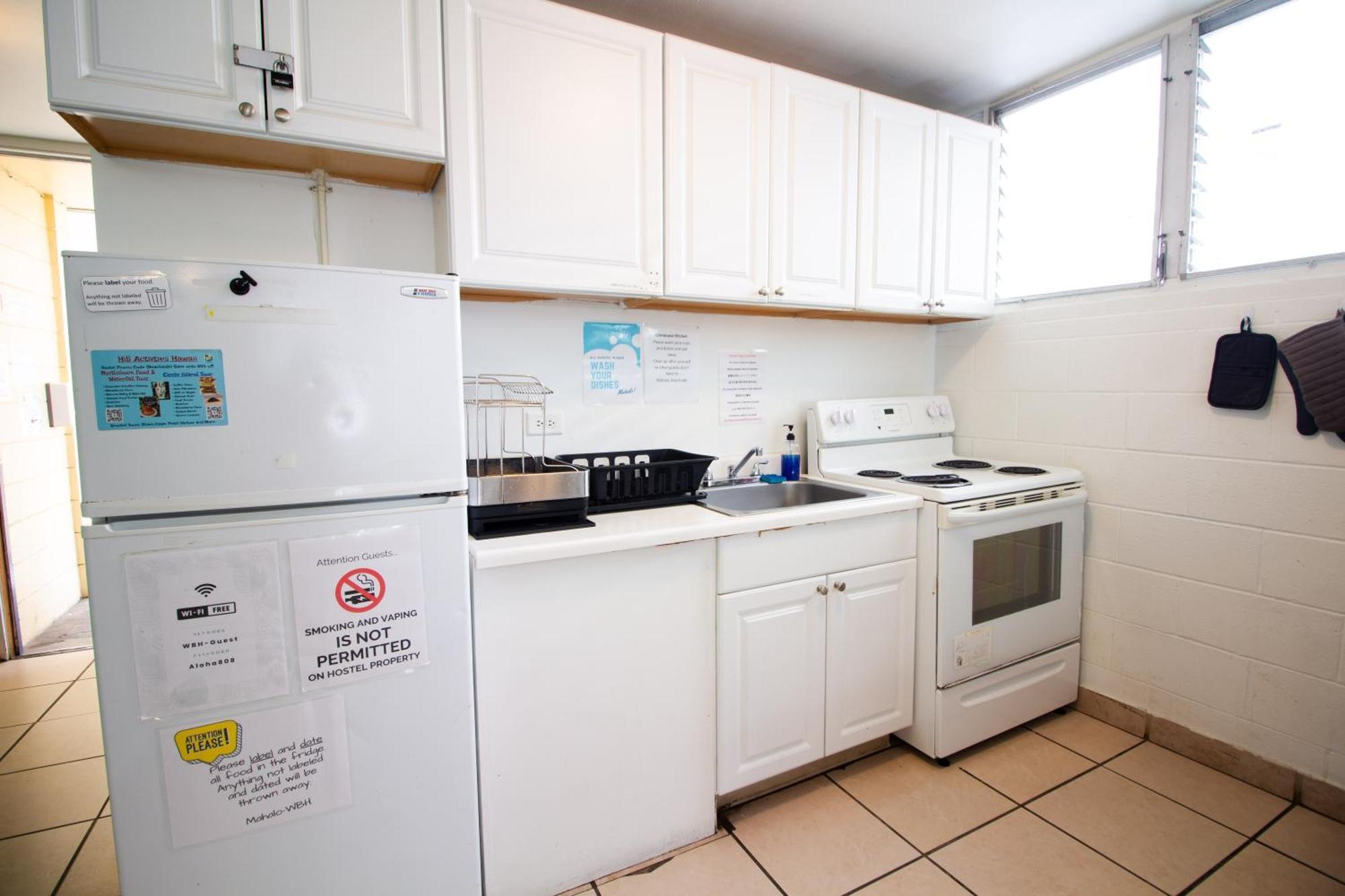 Waikiki Beachside Hostel