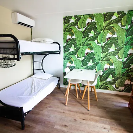 Waikiki Beachside Hostel Honolulu Exterior photo