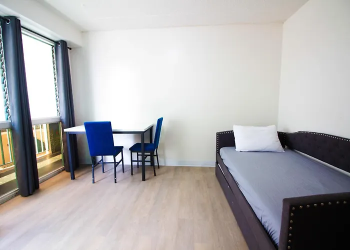 Waikiki Beachside Hostel