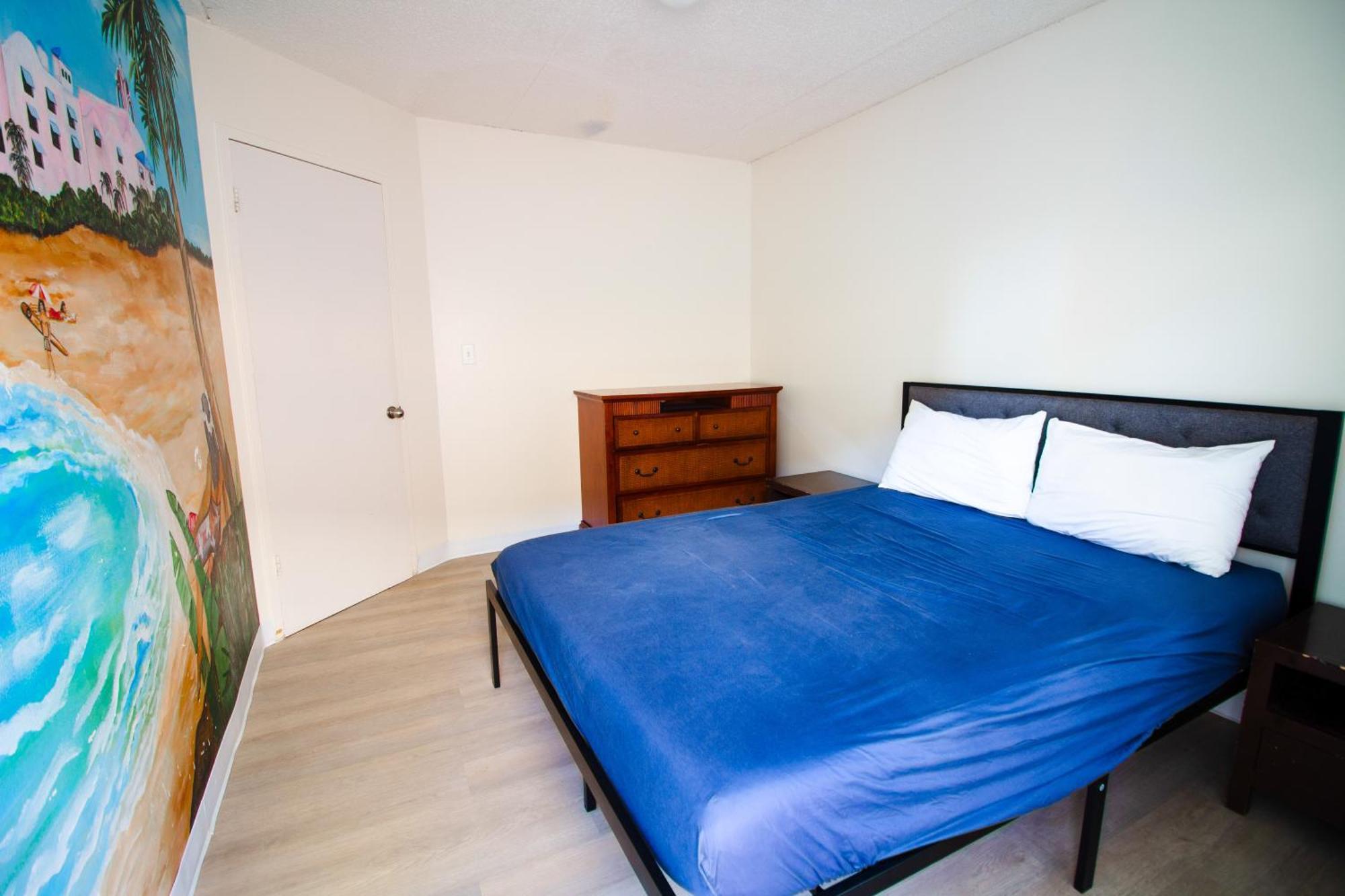 Waikiki Beachside Hostal