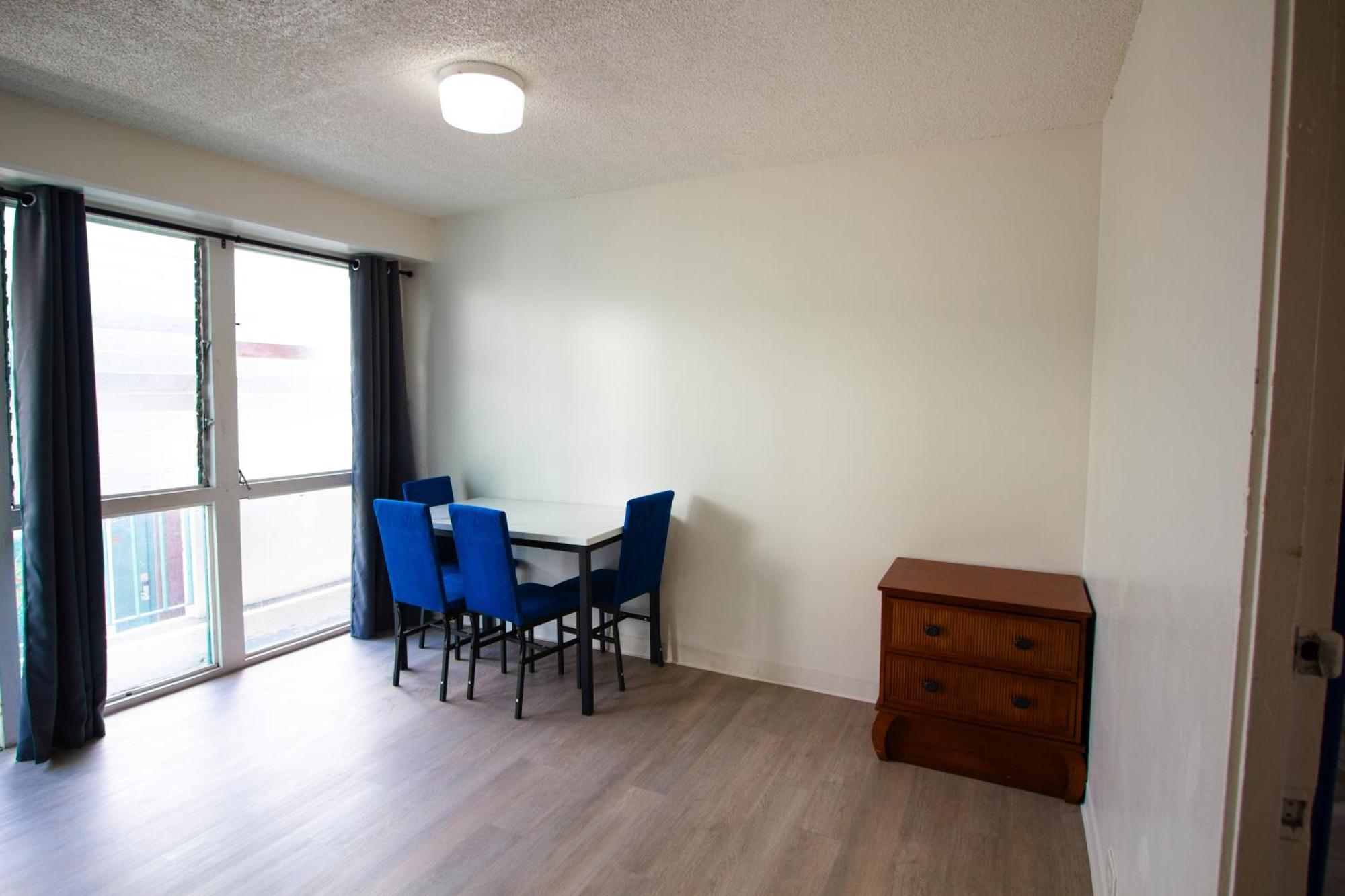 Waikiki Beachside Hostel *