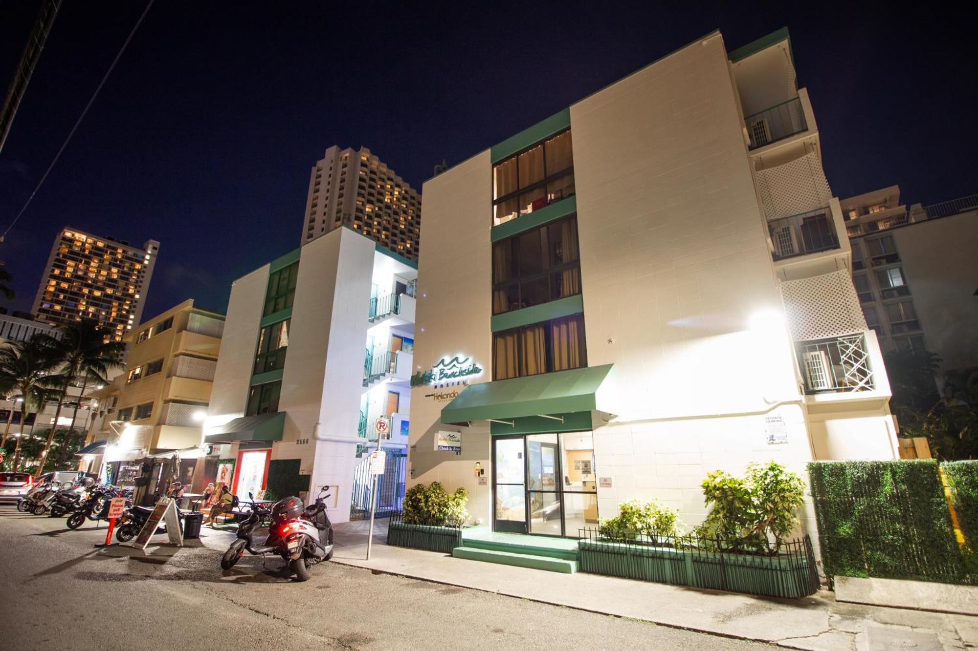 Waikiki Beachside Hostel *